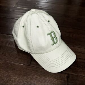 Giants Greenish White Baseball Cap with Green Logo